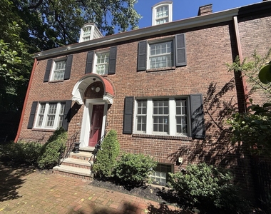506 Roslyn Place - Photo Thumbnail 1