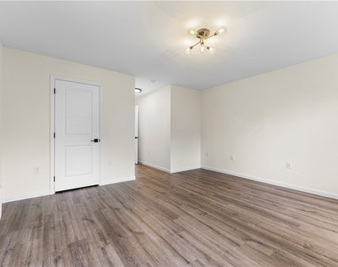 902 Morrison St - Photo Thumbnail 18