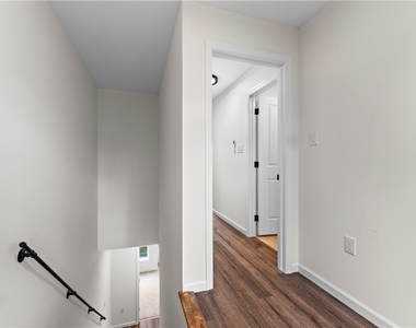 902 Morrison St - Photo Thumbnail 16