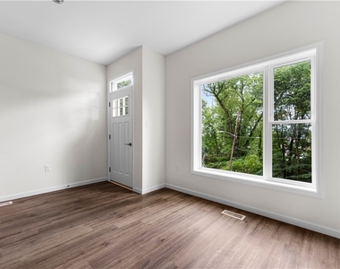 902 Morrison St - Photo Thumbnail 10