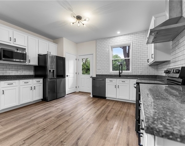 902 Morrison St - Photo Thumbnail 6