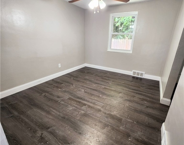 449 Idlewood Rd - Photo Thumbnail 2