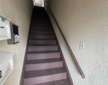 546 California Ave - Photo Thumbnail 2