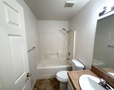 448 Comstock Street - Photo Thumbnail 4