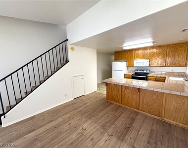 448 Comstock Street - Photo Thumbnail 6