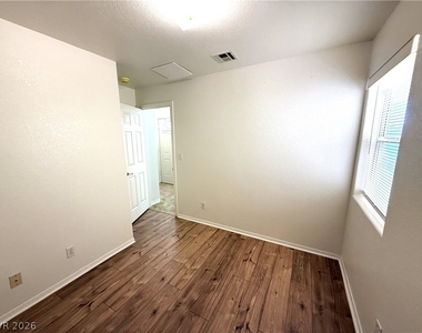 448 Comstock Street - Photo Thumbnail 2
