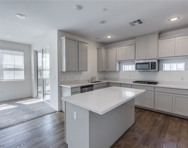 2555 Hampton Road - Photo Thumbnail 11