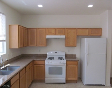 8513 Orly Avenue - Photo Thumbnail 4