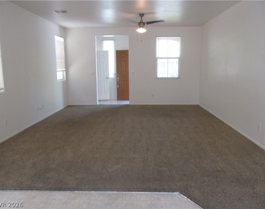8513 Orly Avenue - Photo Thumbnail 8