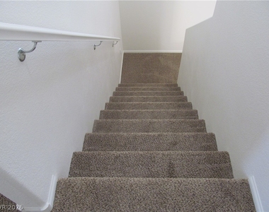 8513 Orly Avenue - Photo Thumbnail 11