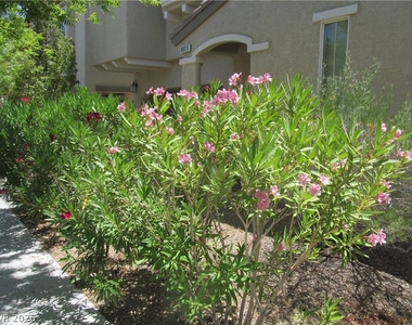 8513 Orly Avenue - Photo Thumbnail 2