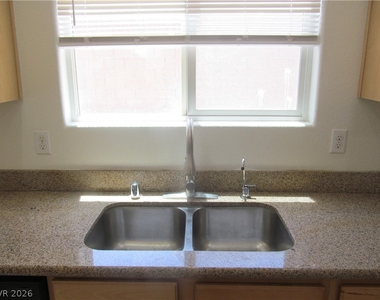 8513 Orly Avenue - Photo Thumbnail 5