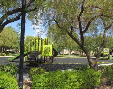 8513 Orly Avenue - Photo Thumbnail 31