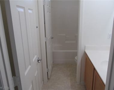 8513 Orly Avenue - Photo Thumbnail 16