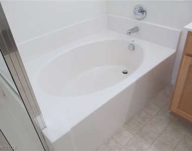 8513 Orly Avenue - Photo Thumbnail 25