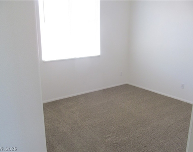 8513 Orly Avenue - Photo Thumbnail 18