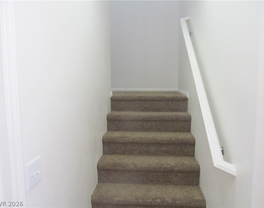 8513 Orly Avenue - Photo Thumbnail 10