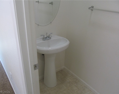 8513 Orly Avenue - Photo Thumbnail 9