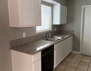 4732 Chantilly Avenue - Photo Thumbnail 9