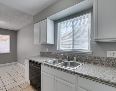 4732 Chantilly Avenue - Photo Thumbnail 23