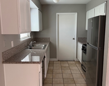 4732 Chantilly Avenue - Photo Thumbnail 8