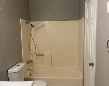 4732 Chantilly Avenue - Photo Thumbnail 23