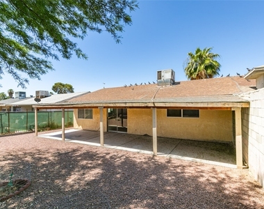 4732 Chantilly Avenue - Photo Thumbnail 31