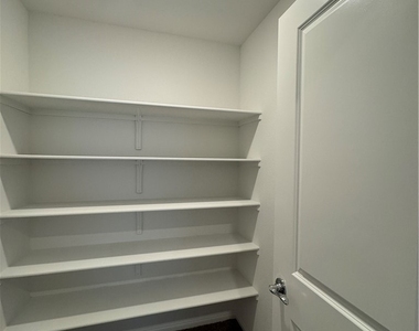 5239 Barcola Avenue - Photo Thumbnail 31