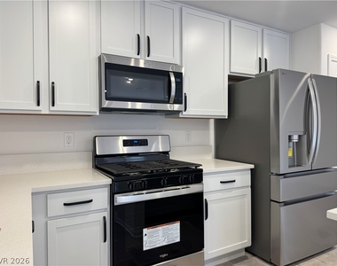 5239 Barcola Avenue - Photo Thumbnail 7