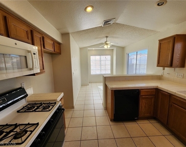 1720 Navarre Lane - Photo Thumbnail 7
