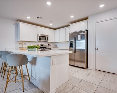 10718 Lilestone Court - Photo Thumbnail 2