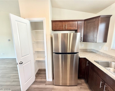 640 E Alabama Street - Photo Thumbnail 5