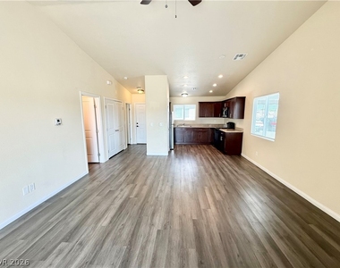 640 E Alabama Street - Photo Thumbnail 2