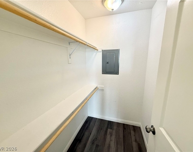 640 E Alabama Street - Photo Thumbnail 8