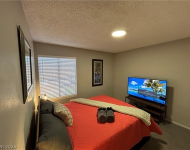 4458 Del Oro Drive - Photo Thumbnail 37