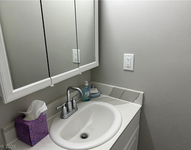 4458 Del Oro Drive - Photo Thumbnail 40