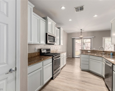 6092 Fox Creek Avenue - Photo Thumbnail 13