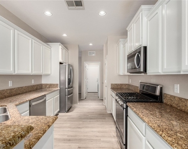 6092 Fox Creek Avenue - Photo Thumbnail 14