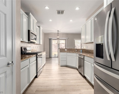 6092 Fox Creek Avenue - Photo Thumbnail 12