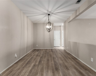 6092 Fox Creek Avenue - Photo Thumbnail 11