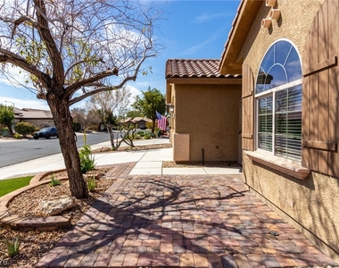 6092 Fox Creek Avenue - Photo Thumbnail 5