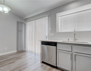 1613 Cathedral Peak Court - Photo Thumbnail 12