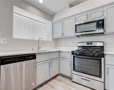 1613 Cathedral Peak Court - Photo Thumbnail 10