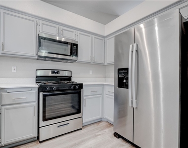 1613 Cathedral Peak Court - Photo Thumbnail 9
