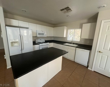 574 Poplar Leaf Street - Photo Thumbnail 3