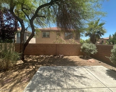 574 Poplar Leaf Street - Photo Thumbnail 15