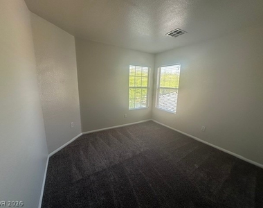 574 Poplar Leaf Street - Photo Thumbnail 13