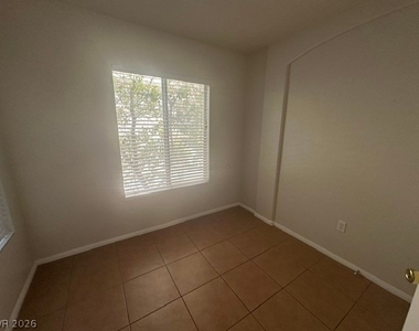 574 Poplar Leaf Street - Photo Thumbnail 5