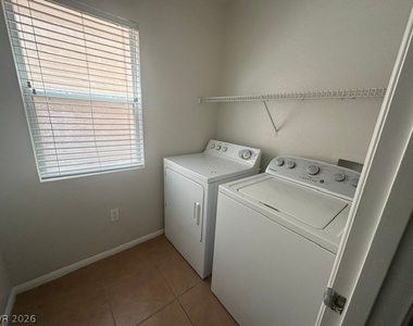 574 Poplar Leaf Street - Photo Thumbnail 6