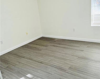 3732 White Plains Drive - Photo Thumbnail 12